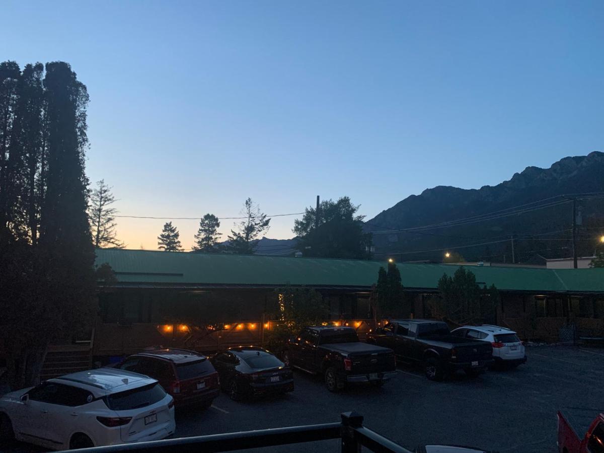 Destination Inn レイディアム・ホット・スプリングス エクステリア 写真